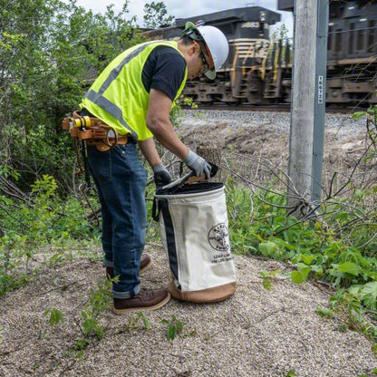 Bucket Bag: 22 in H, Off-White, Canvas, 1 Pockets, Zipper, Single Handle With Snap Hook